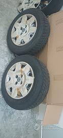 4 Cerchi piu 2 gomme  R  14 fiat punto