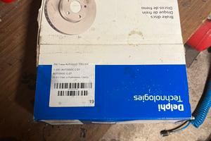 Dischi+pastiglie anteriori grande punto 1.6 mjt