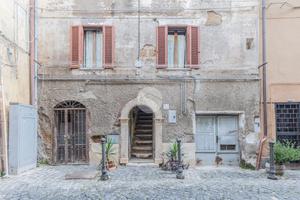 2 LOCALI A CIVITA CASTELLANA
