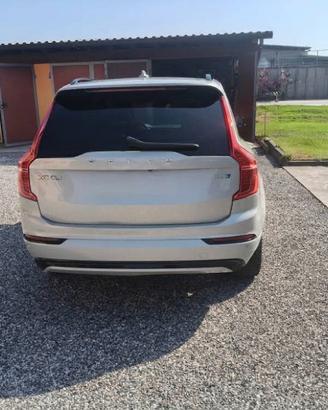 Volvo XC90 B5 R design