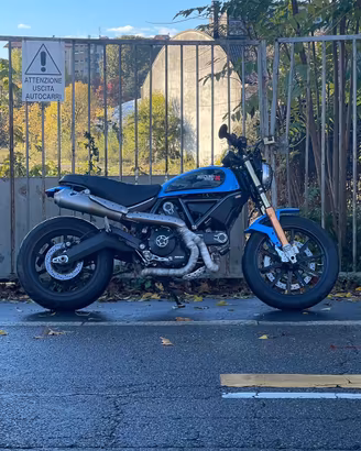 Ducati Scrumbler 800 (+ 6000€ di accessori)