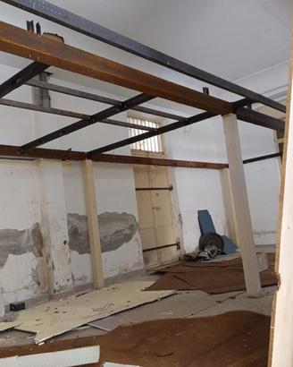 Soppalco in ferro montabile con scala