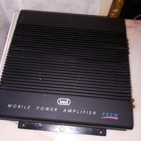 amplificatore stereo Trevi per auto.