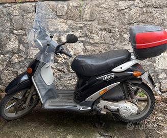 PIAGGIO LIBERTY 50 con parabrezza e bauletto