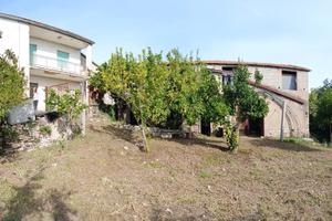 CASA SU 2 PIANI più CASA AGRICOLA TERRE