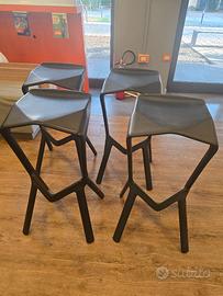 Set 4 sgabelli alti di design neri moderni