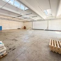 CAPANNONE A CALOLZIOCORTE