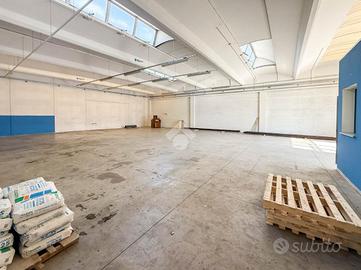 CAPANNONE A CALOLZIOCORTE