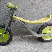 bicicletta senza pedali in legno