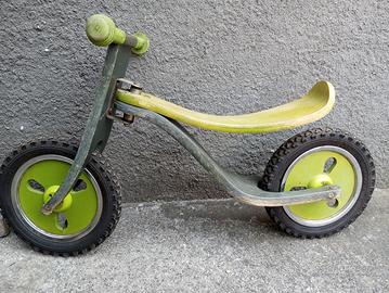 bicicletta senza pedali in legno