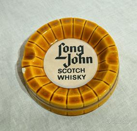 Portacenere in porcellana con marchio Long John W