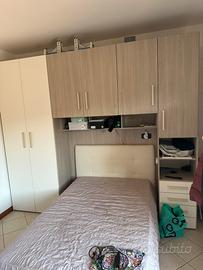 Camera completa con armadio a ponte e letto