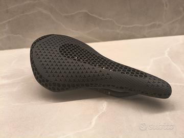 Sella 3D carbon stile Fizik Vento Argo