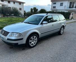 VOLKSWAGEN Passat 5ª serie - 2001