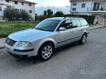 VOLKSWAGEN Passat 5ª serie - 2001