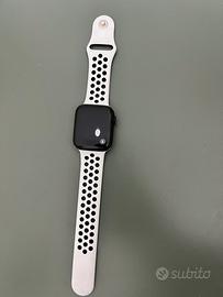 Apple Watch SE (2023)