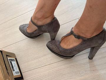decollete' donna in camoscio 40
