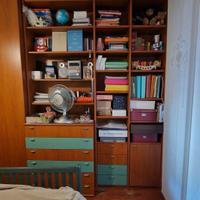 Letto, libreria, scrivania e 2 sedie (in blocco)