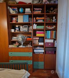 Letto, libreria, scrivania e 2 sedie (in blocco)