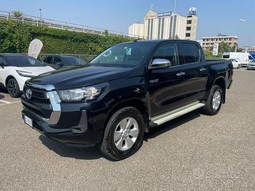 Toyota Hilux 2.4 D-4D A/T DC 4WD Lounge