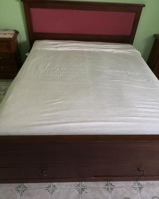 Letto con cassettoni in legno