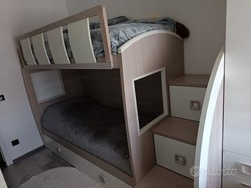 Letto a castello per ragazzi con scala a cassetti