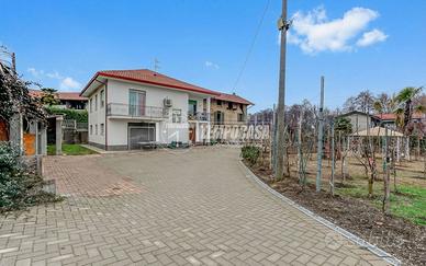 DORMELLETTO - VILLA SINGOLA CON GIARDINO E CASSERO