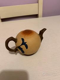 Teiera cinese in terracotta decorata