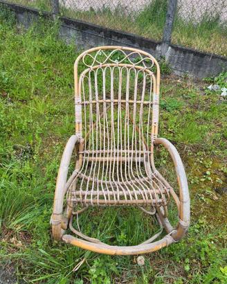 Sedia a dondolo in vimini