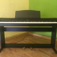 HP 136 Roland Digital Piano