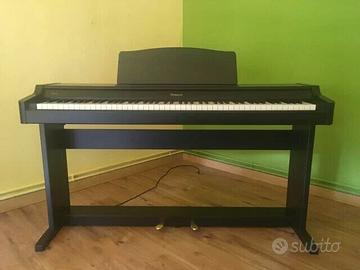 HP 136 Roland Digital Piano