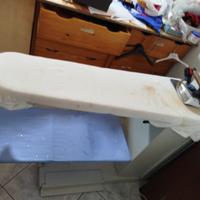 Tavolo da stiro, con ferro e caldaia professionale