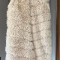 Pelliccetta con cappuccio e senza maniche beige