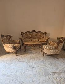 Splendido salotto  barocco e credenza  vintage 