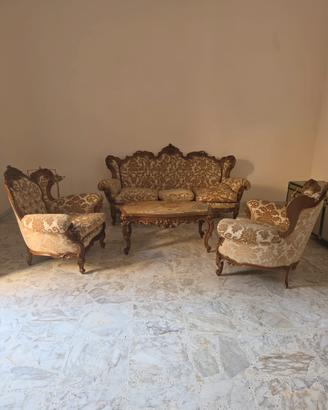 Splendido salotto  barocco e credenza  vintage 