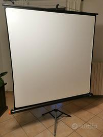Schermo per proiezione a treppiede