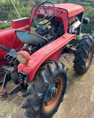Trattore agricolo