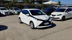 TOYOTA Aygo X-PLAY 1.0vvt-i 69cv