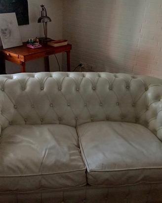 Divano Chester in pelle bianca