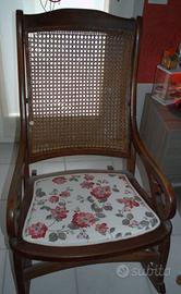 Sedia a dondolo vintage in legno – paglia di Vienn