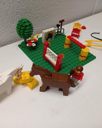 maneggio cavalli fantino Lego 