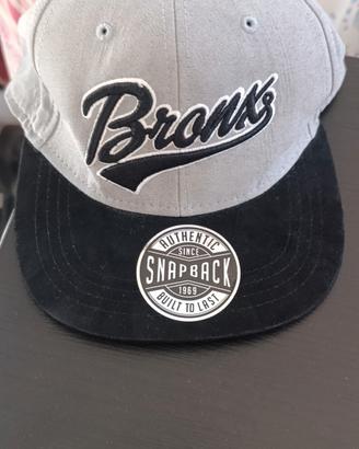 Cappellino da baseball con visiera piatta