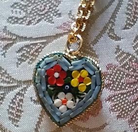 Collana con ciondolo a cuore di mosaico