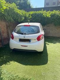 Peugeot 208 1.4 HDi 68 CV – 5 porte – Marzo 2015