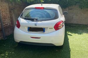 Peugeot 208 1.4 HDi 68 CV – 5 porte – Marzo 2015