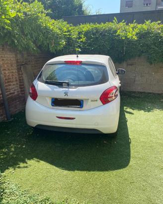 Peugeot 208 1.4 HDi 68 CV – 5 porte – Marzo 2015