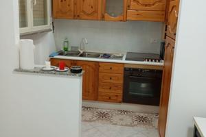 Con posto auto giardino e taverna