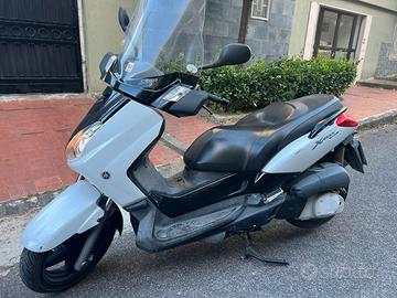Yamaha xmax 250