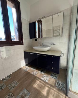 Mobile bagno con specchio