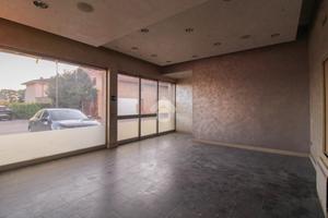 NEGOZIO A PALAZZOLO SULL'OGLIO